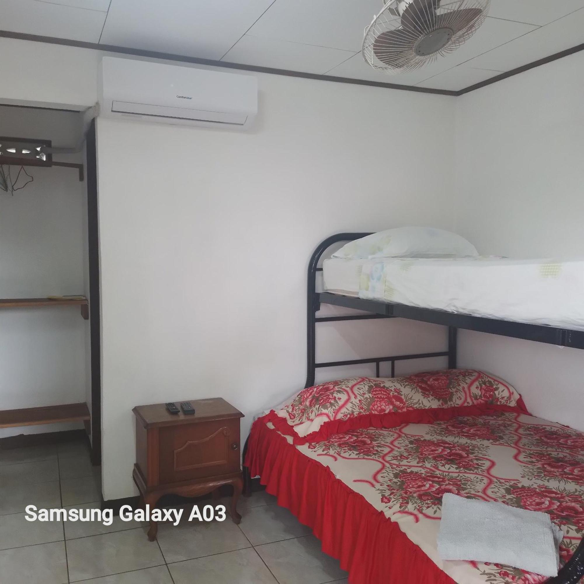 Cabinas Smith 2 Cahuita Εξωτερικό φωτογραφία